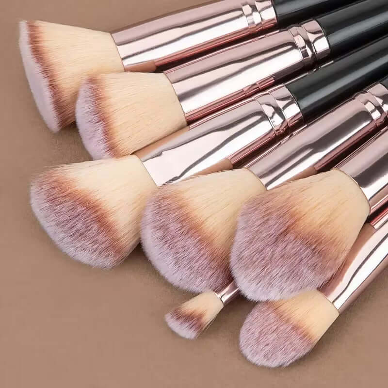 Set de 18 pinceaux maquillage professionnels avec manches noirs et dorés